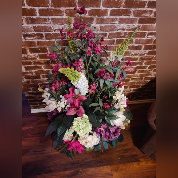 4ft Decorative Flower Arrangement in Vase / Topiary - Picture 3 of 3